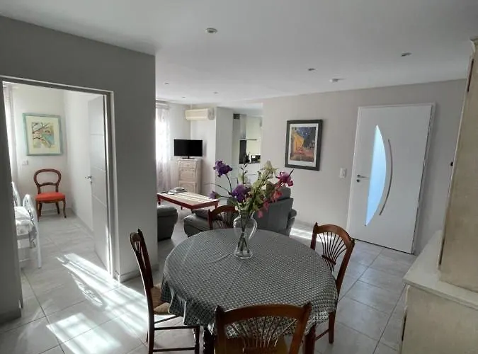 Petite Maison Avec Cour Pres Du Centre